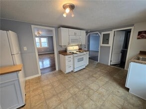 968 Elm St in Woonsocket, RI - Building Photo - Building Photo