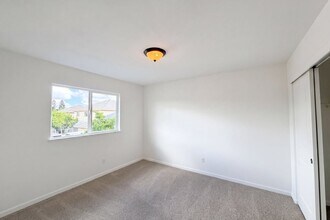 260 units in Sacramento, CA - Foto de edificio - Building Photo
