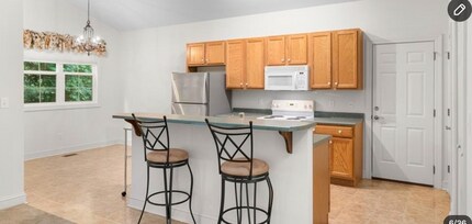 66 Avonlea Ln in Flat Rock, NC - Building Photo - Building Photo