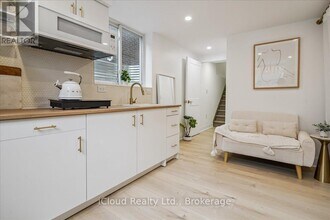 13 Southam Ln in Hamilton, ON - Building Photo - Building Photo