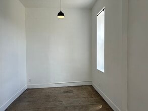 111 N Walnut St, Unit B in Taylorville, IL - Building Photo - Building Photo