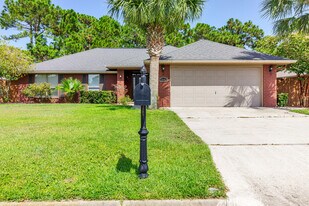 1952 Bay Pine Cir in Gulf Breeze, FL - Building Photo