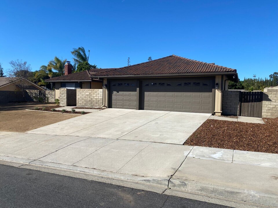 3 Venus St in Thousand Oaks, CA - Building Photo