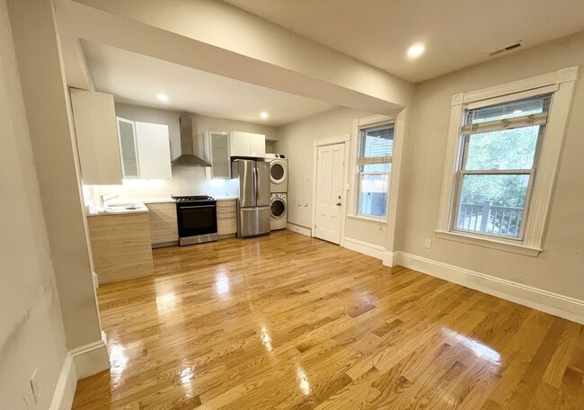 108 Buttonwood St in Boston, MA - Building Photo - Building Photo
