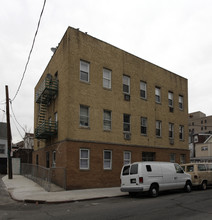 16 Hopkins Ave in Jersey City, NJ - Building Photo - Building Photo