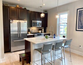 2101 11th St NW, Unit 301 in Washington, DC - Foto de edificio - Building Photo