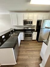 1215 Green Oaks Ln in Charlotte, NC - Foto de edificio - Building Photo
