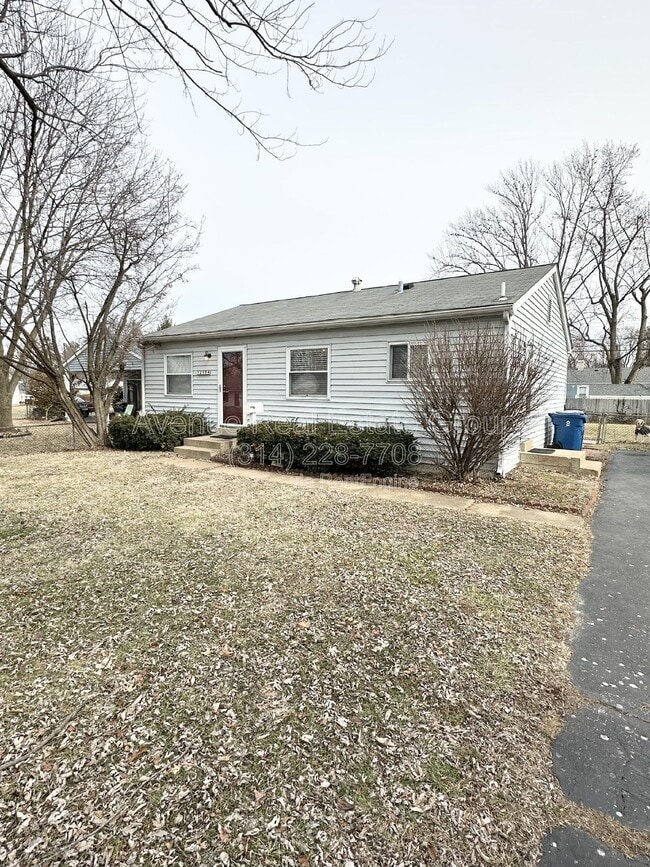 property at 12154 Parkwood Pl