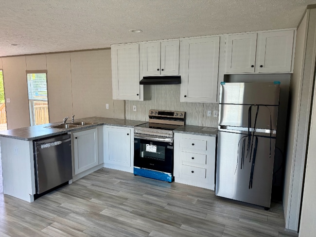 property at 1000 Pine Tree Cir