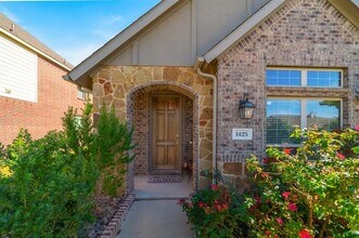 1425 Freesia Dr in Little Elm, TX - Building Photo - Building Photo