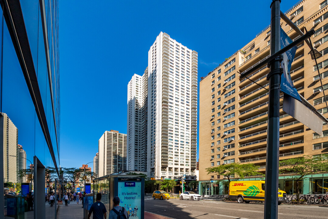 Excelsior Apartments in New York, NY - Building Photo