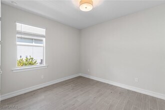 465 Kamari Cv in Naples, FL - Foto de edificio - Building Photo