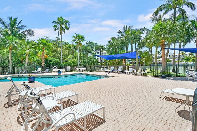221 NE Plantation Rd in Jensen Beach, FL - Building Photo - Building Photo