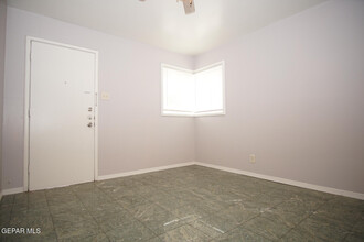 1421 St Johns Dr in El Paso, TX - Building Photo - Building Photo