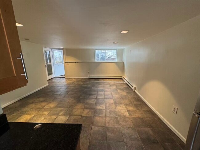 22 Hingham St, Unit 4B in Cambridge, MA - Foto de edificio - Building Photo