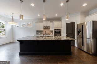 11760 Stratham Dr in Alpharetta, GA - Building Photo