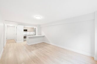 325 E 51st St in New York, NY - Foto de edificio - Building Photo