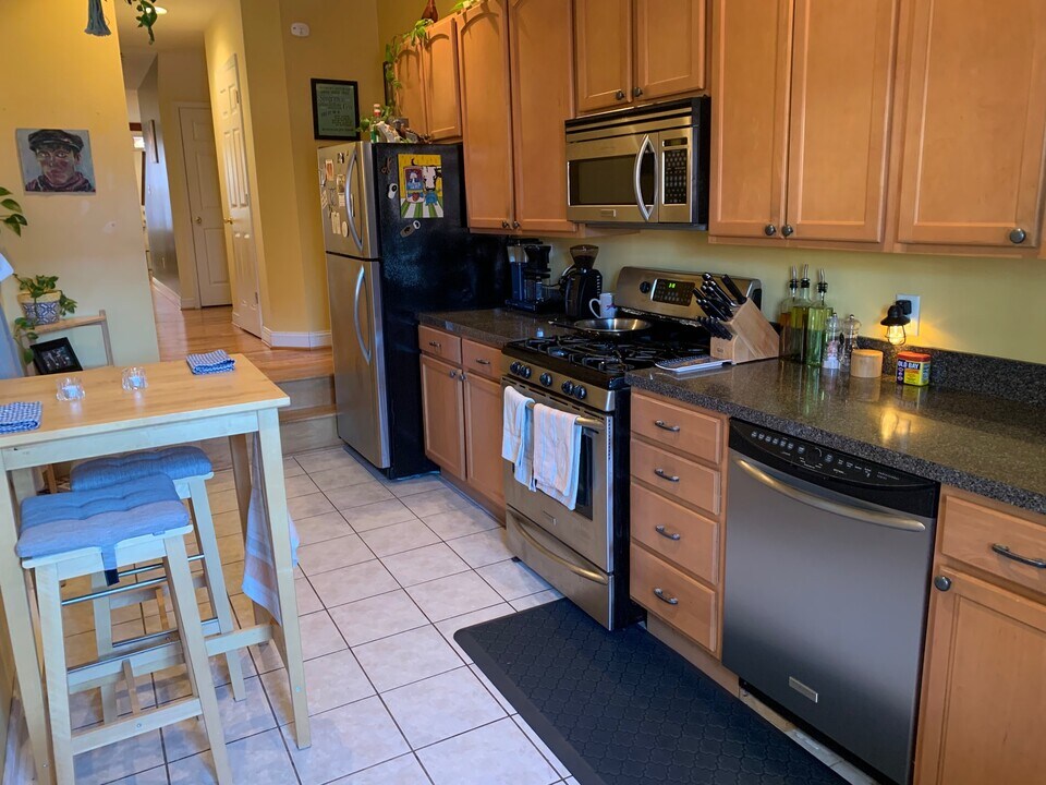 18 S Castle St in Baltimore, MD - Building Photo