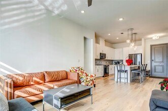 2700 Old Denton Rd in Carrollton, TX - Foto de edificio - Building Photo