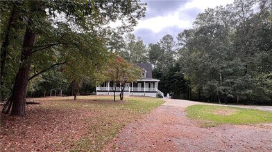 8434 Majors Rd in Cumming, GA - Foto de edificio - Building Photo