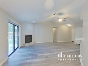 2425 Justin Rd E in Jacksonville, FL - Building Photo - Building Photo