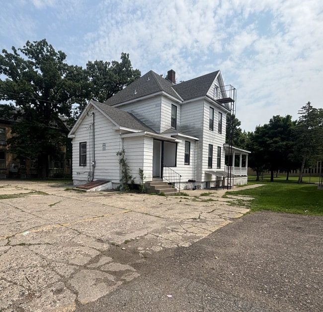 611 5th Ave S in St. Cloud, MN - Building Photo - Building Photo