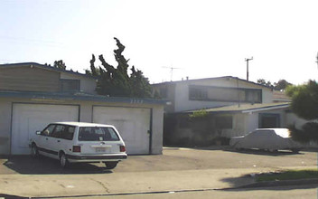 2218 Rutgers Dr in Costa Mesa, CA - Foto de edificio - Building Photo