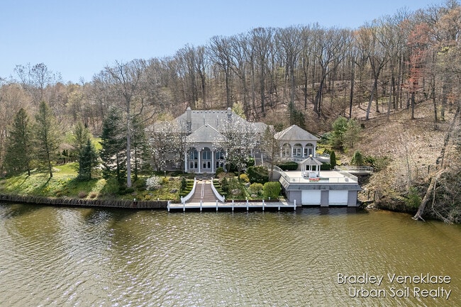 property at 7635 Sandy Hollow Ln SE
