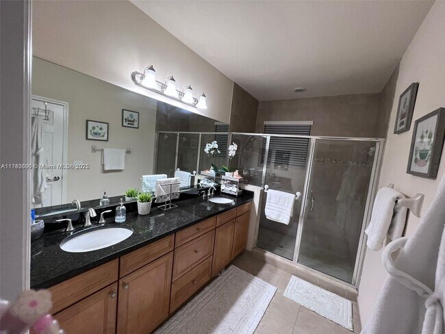 8756 NW 98th Ave in Doral, FL - Building Photo - Building Photo