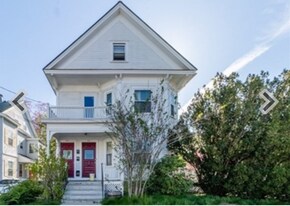 403 Beacon St, Unit 3 in Lowell, MA - Building Photo