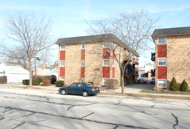 9956 W Belmont Ave in Franklin Park, IL - Foto de edificio - Building Photo