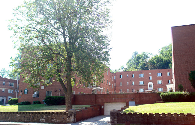 Greenbriar Apartments in Pittsburgh, PA - Foto de edificio - Building Photo