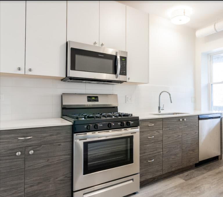 1704 W Glenlake Ave in Chicago, IL - Building Photo