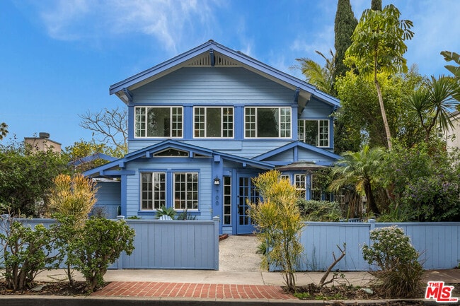 700 Angelus Pl in Los Angeles, CA - Building Photo - Building Photo
