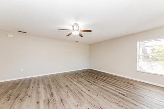 1316 Bayou Pass Dr in Ruskin, FL - Foto de edificio - Building Photo