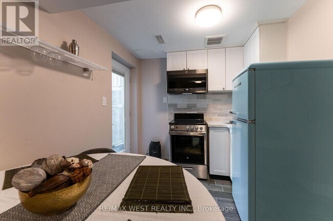 180 Holborne Ave in Toronto, ON - Building Photo - Building Photo