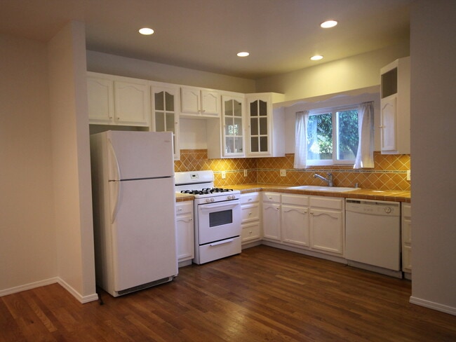 1448 Cochran Ave in Los Angeles, CA - Building Photo - Building Photo