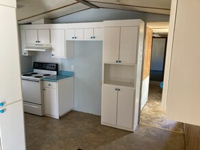 2800 Kynesville Rd in Cottondale, FL - Building Photo - Building Photo