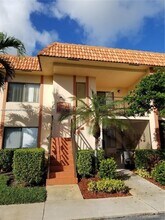 369 Lakeview Dr in Weston, FL - Building Photo - Building Photo