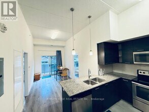 251-251 Hemlock St in Waterloo, ON - Building Photo - Building Photo