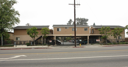 Woodman Apartments in Van Nuys, CA - Building Photo - Building Photo