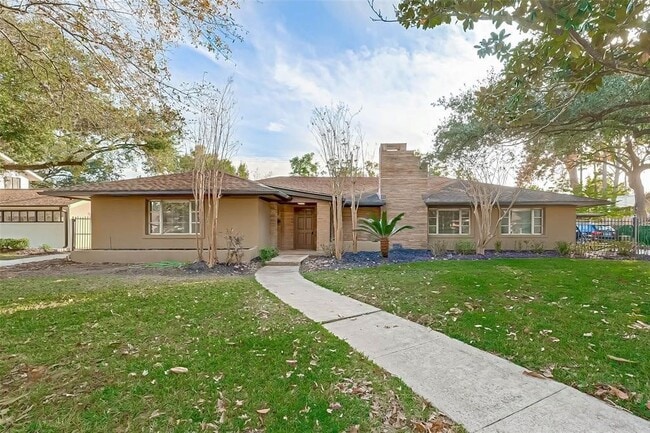 2511 Maroneal St in Houston, TX - Building Photo - Building Photo