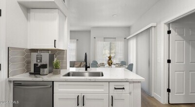 17600 N 79th Ave, Unit B2 in Glendale, AZ - Building Photo - Building Photo