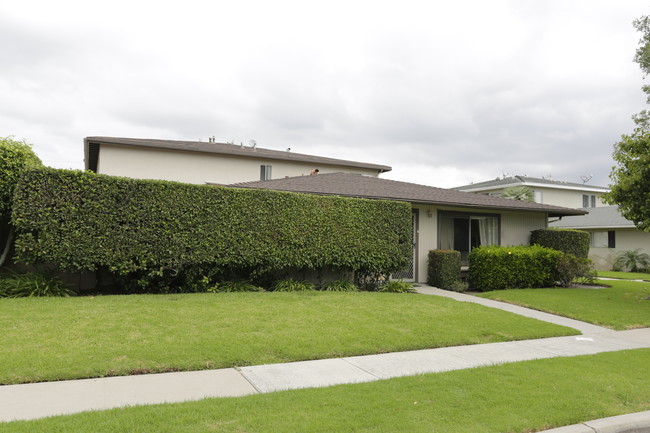 1576 Coriander Dr in Costa Mesa, CA - Building Photo - Building Photo