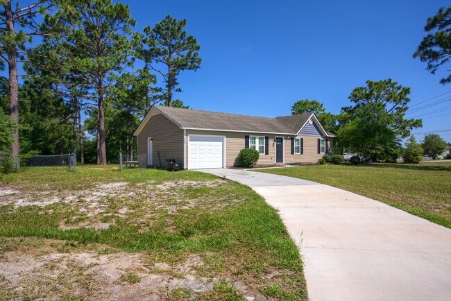 600 Calabash Dr in Hubert, NC - Building Photo - Building Photo