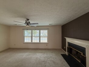 105 Pescara Ln in Newport News, VA - Building Photo - Building Photo