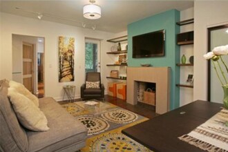 77 Waltham St, Unit 3 in Boston, MA - Foto de edificio - Building Photo