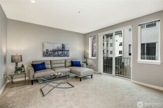 13301 SE 79th Pl, Unit A-201 in Newcastle, WA - Foto de edificio - Building Photo