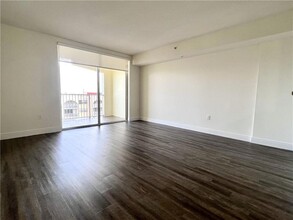 18335 NW 68th Ave, Unit 245-518 in Hialeah, FL - Building Photo - Building Photo