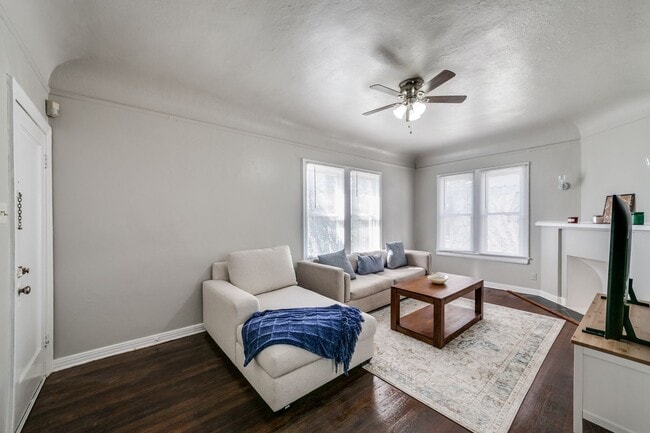 309 E Lullwood Ave in San Antonio, TX - Building Photo - Building Photo